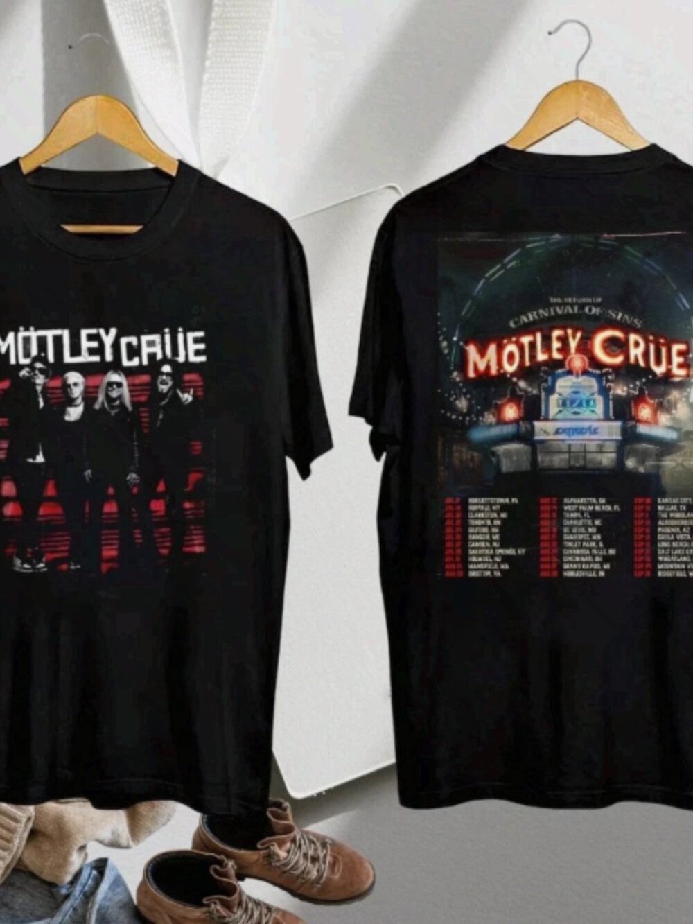 Motley Crue Carnival Of Sins Tour Graphic T-Shirt